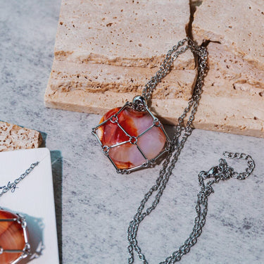 Natural Crystal Net Metal Bamboo Necklace Woven Pendant 【Carnelian Heart】