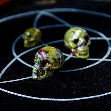 1.5" Dragon Blood Stone Skull