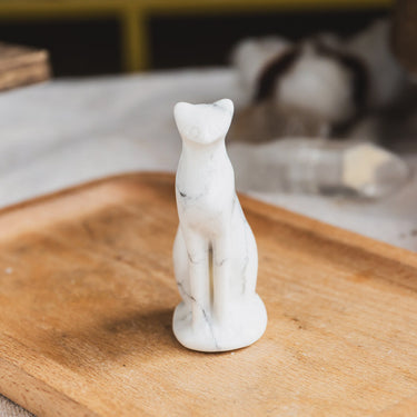 Howlite Cat