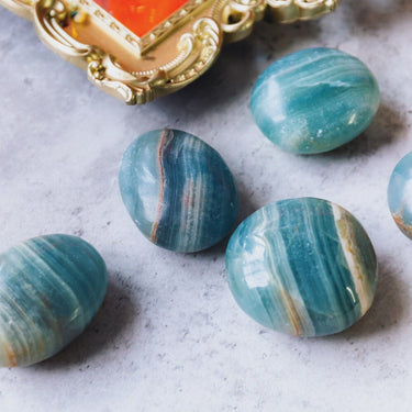 Blue onyx Palm stone